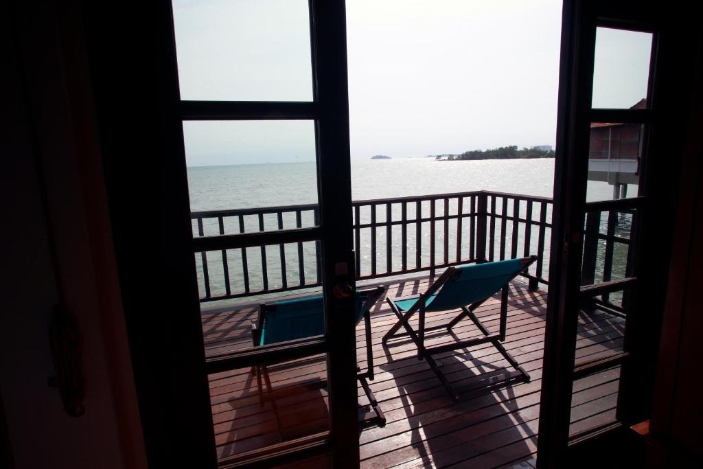 מלון Avillion פורט דיקסון חדר תמונה View from a chalet