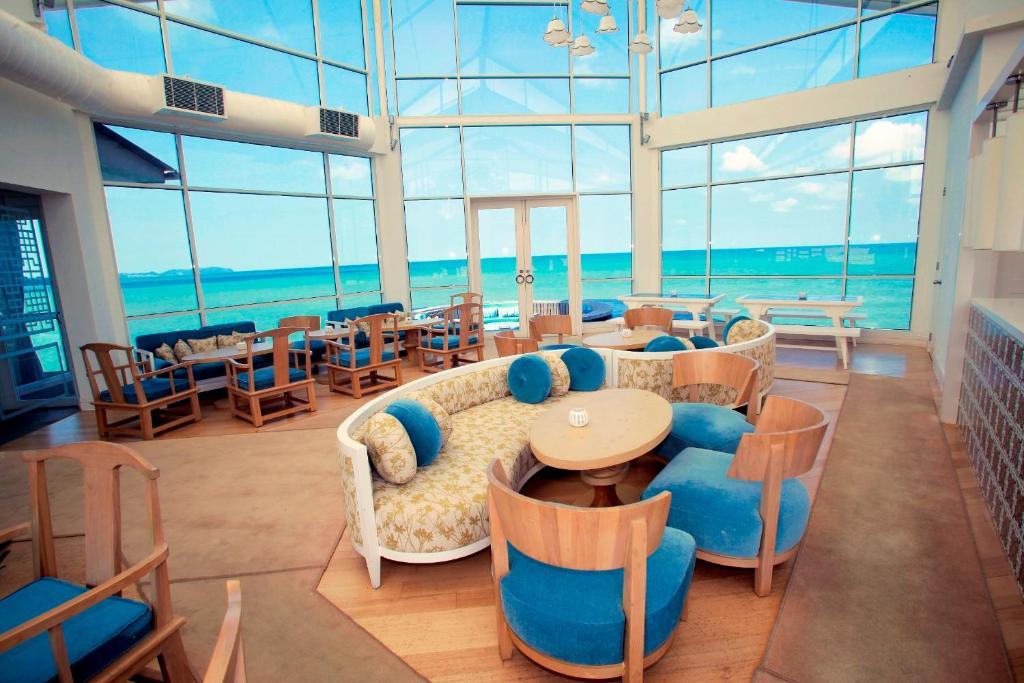 מלון Avillion פורט דיקסון מראה חיצוני תמונה The interior of the lounge